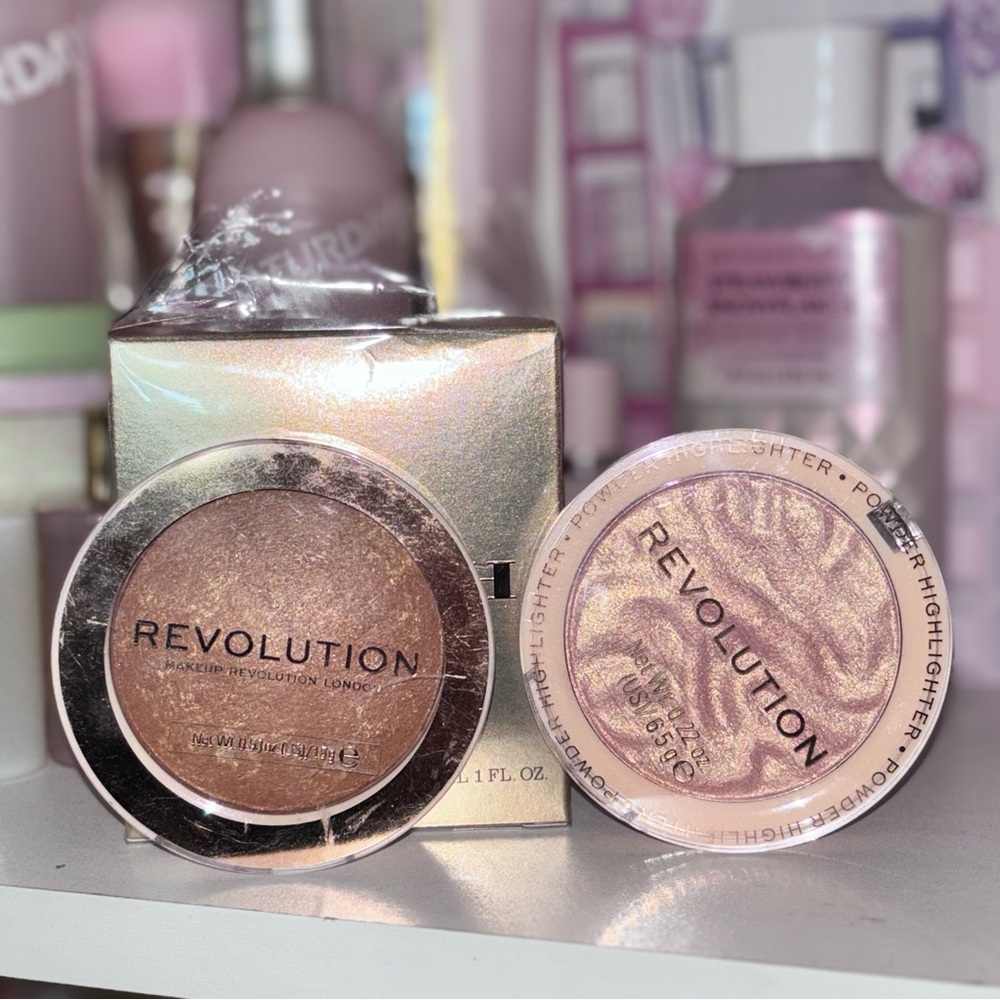 💝NEW makeup revolution highlighter and baked bronzer💝